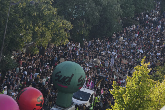 france protests 70922 676x451 182154.jpg