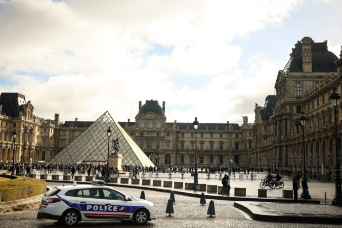 france louvre 65140 676x451 185052.jpg