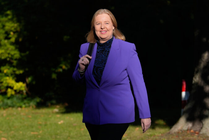 germany cabinet 47814 1 676x451 185286.jpg