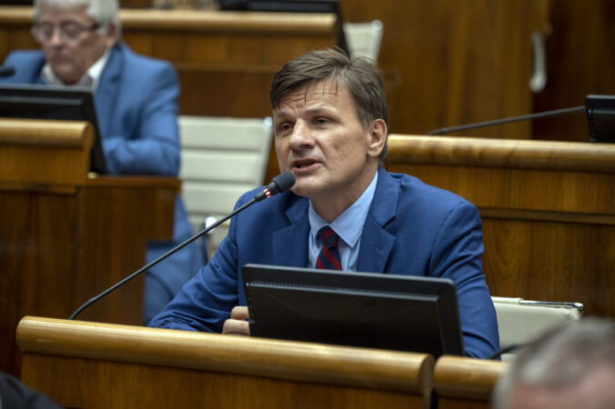 hlina 676x450 187610.jpg