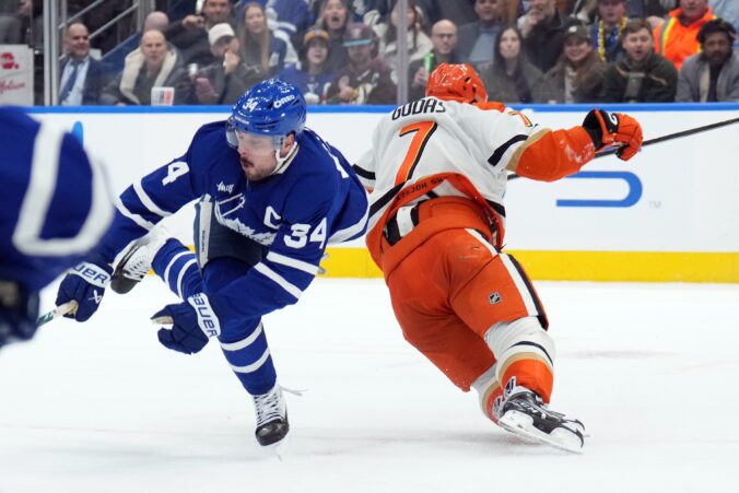 ducks maple leafs hockey 43686 676x451 198472.jpg