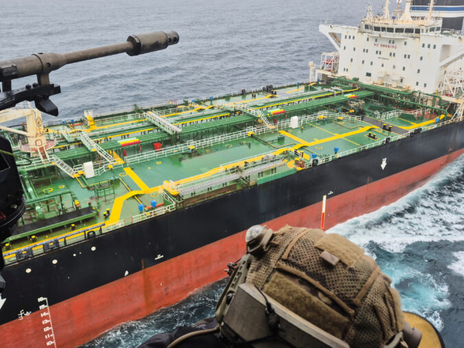 france russia tanker intercepted 39961 676x507 208891