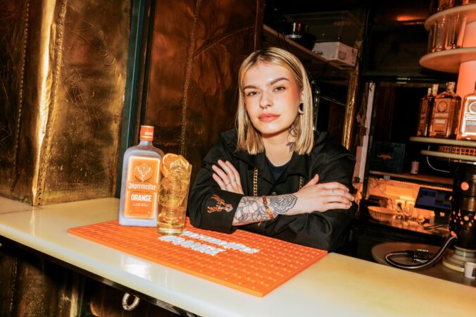 uvodna fotka drink zlatokopka a barmanka nikol tomiskova ucastnicka programu jagermeister scholarship 676x450 209930