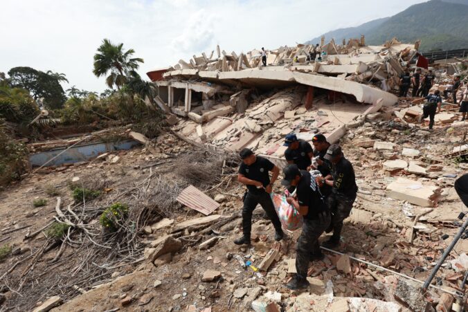 venezuela earthquake 1 439 676x451 214302