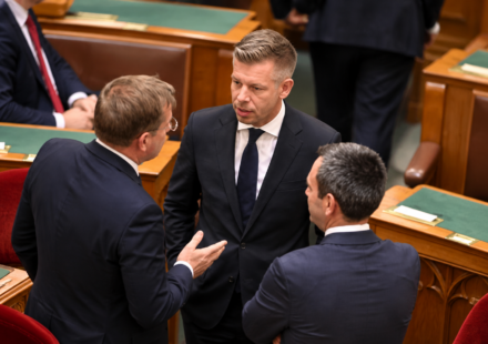 Debata v parlamentnej sale