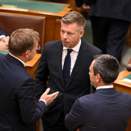 Debata v parlamentnej sale