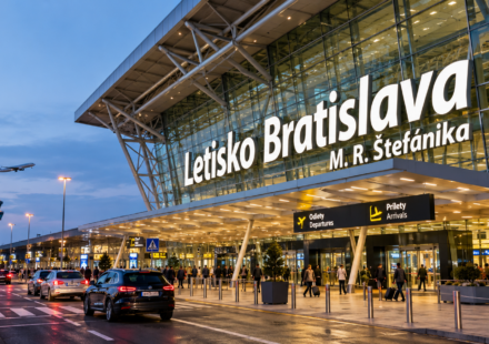 Letisko Bratislava za sumraku