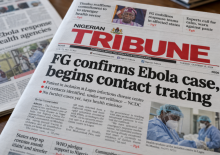 Noviny s titulkom o ebole v Nigerii
