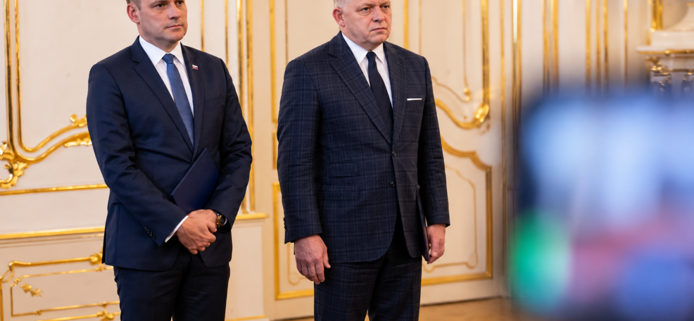 Oficialne portrety v zlatom palaci