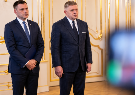 Oficialne portrety v zlatom palaci