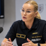 Policajna hovorkyna na tlacovej konferencii 1