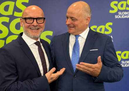 Priatelske gesto na politickom podiu