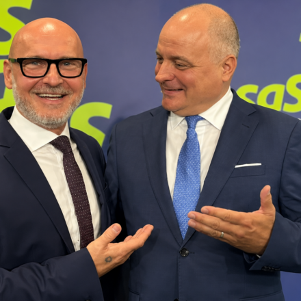 Priatelske gesto na politickom podiu