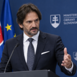 Robert Kalinak na tlacovej konferencii