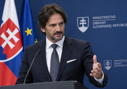 Robert Kalinak na tlacovej konferencii